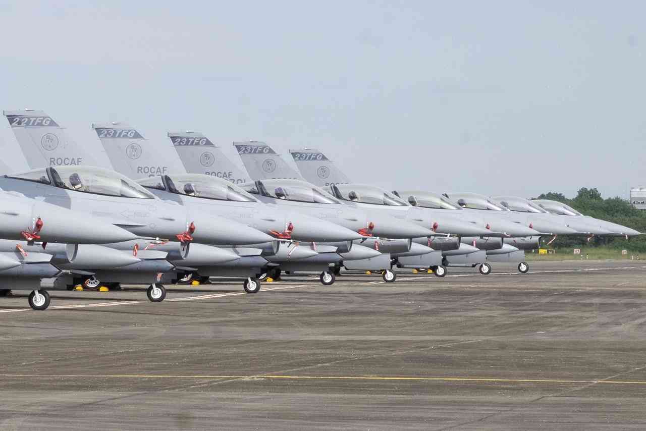 Taiwan sends fighter jets to air space dispute with China