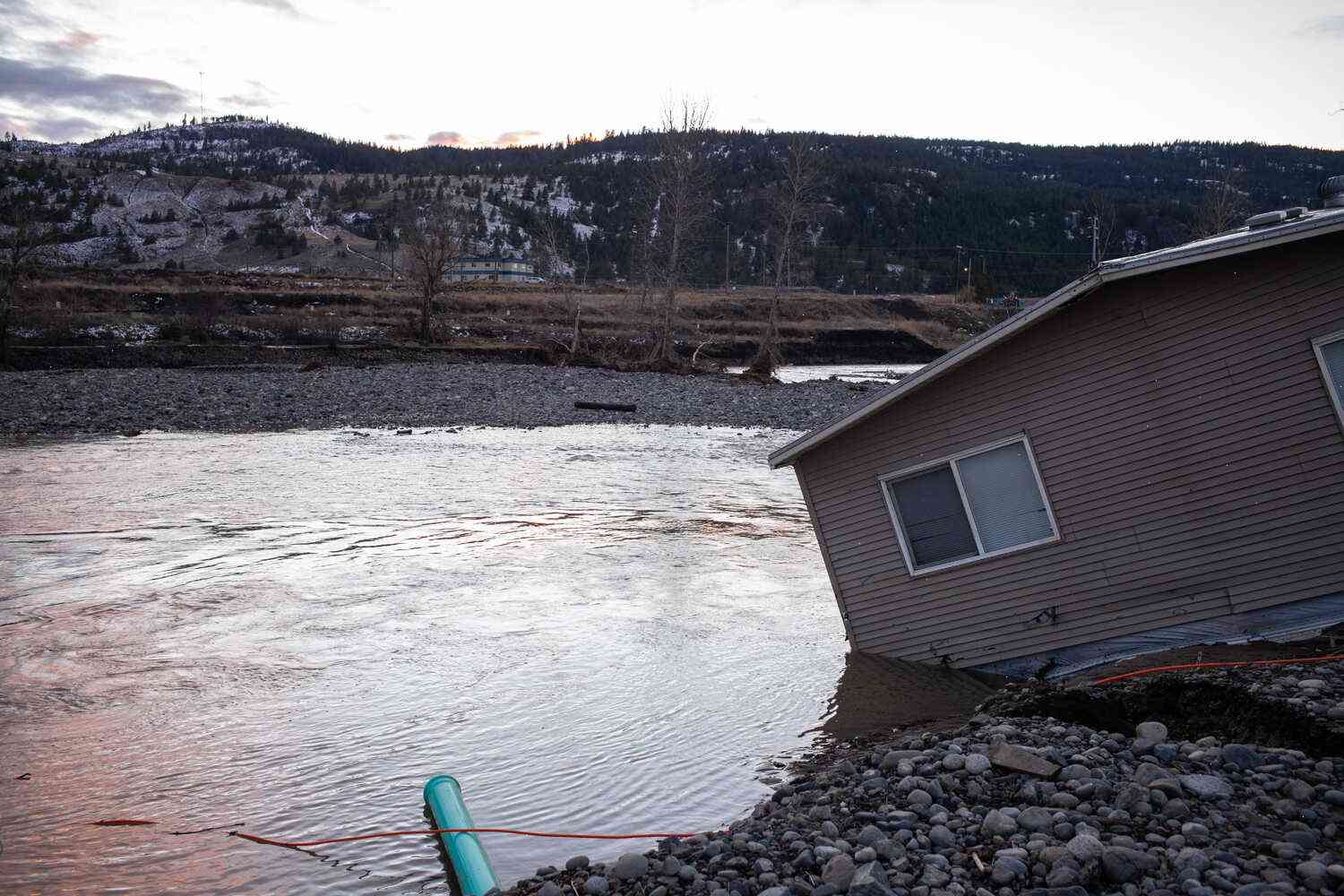 Canadian floods sweep through B.C.