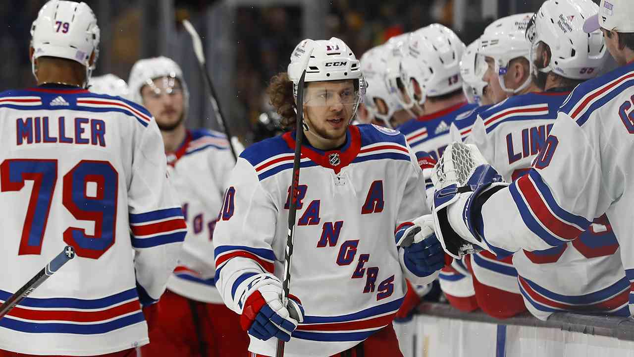 Artemi Panarin: Rangers fans surround Brad Marchand and throw ice polers